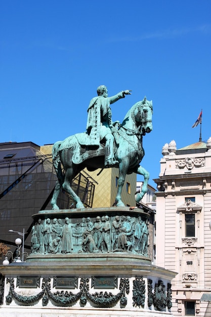 Belgrado Serbia Il monumento di Knez Mihailo lato