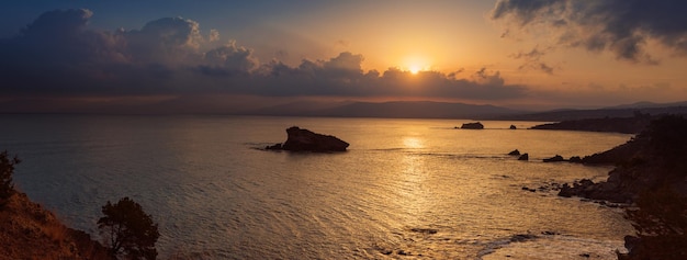 Bella alba di Cipro