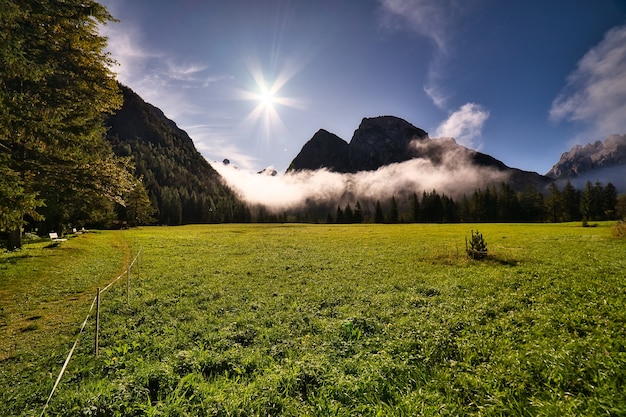 Bella alba nelle dolomiti italia