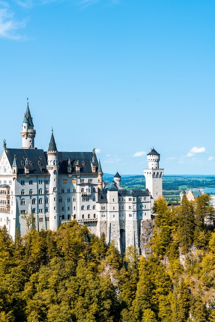 Bella architettura al castello di Neuschwanstein nelle Alpi bavaresi della Germania.