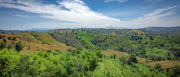 Bella bellezza naturale sulla montagna a Nan