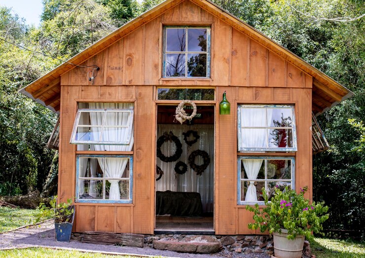 Foto bella casa di legno in campagna