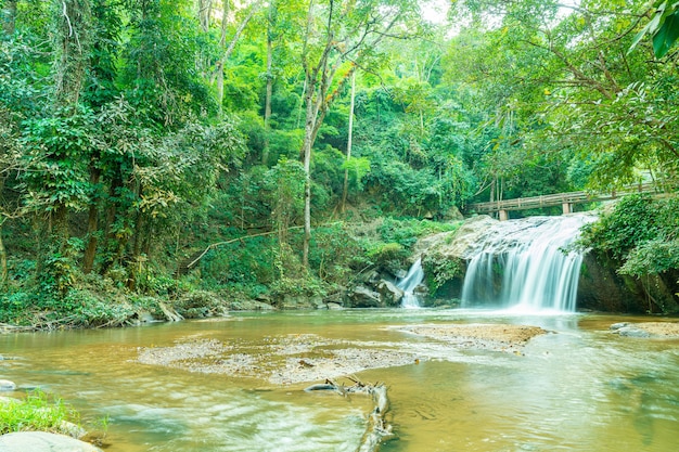 bella cascata di Mae Sa a Chiang Mai, Thailandia