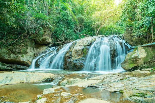 bella cascata di Mae Sa a Chiang Mai, Thailandia