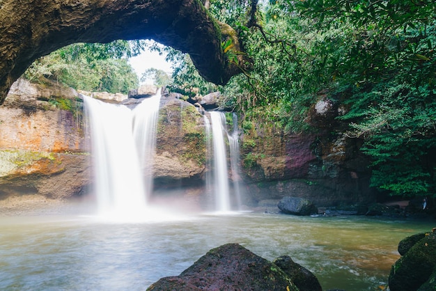 Bella cascata Haew Suwat al Parco Nazionale Khao Yai in Thailandia