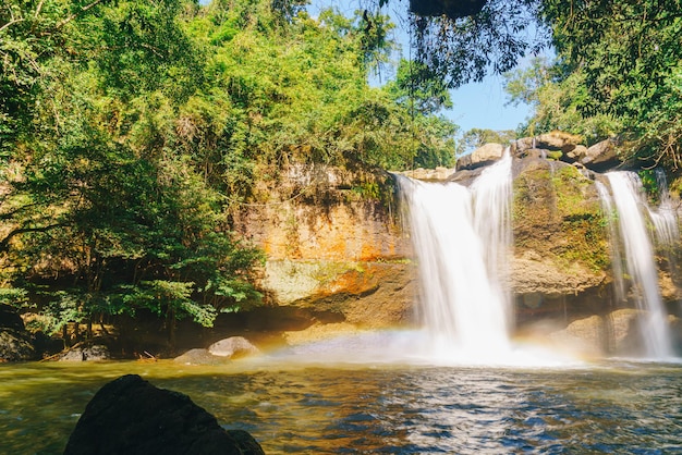 Bella cascata Haew Suwat al Parco Nazionale Khao Yai in Thailandia