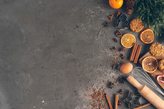 Bella composizione di cucina natalizia di dolci tradizionali per le vacanze