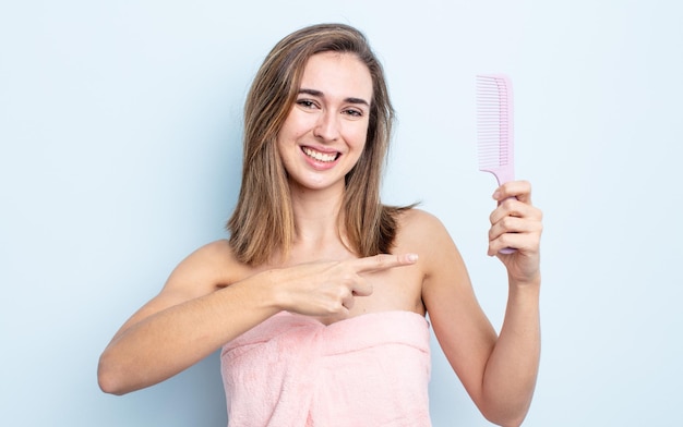 Bella donna concetto di cura dei capelli