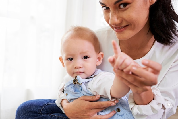 Bella donna e suo figlio