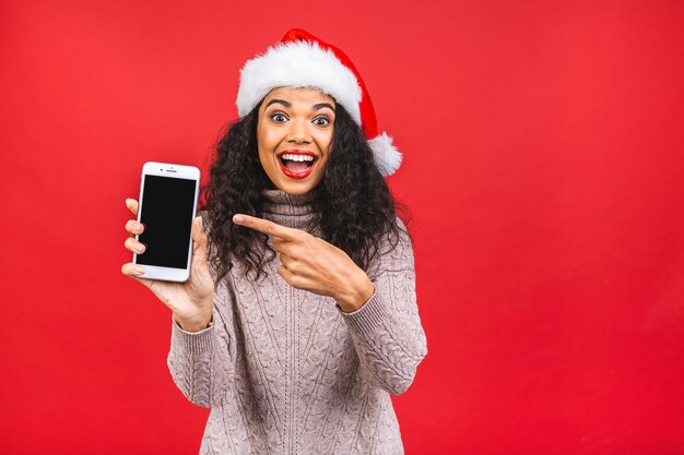 Bella donna in cappello di Babbo Natale