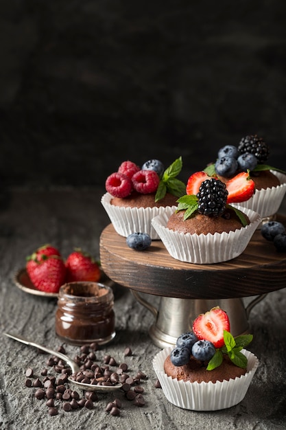 Bella e deliziosa composizione di dessert