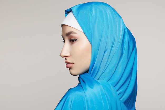 bella giovane donna musulmana ragazza di bellezza in hijab