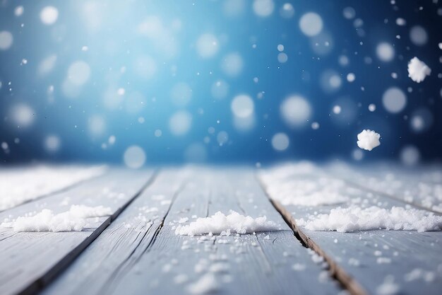 Bella inverno nevoso sfocato sfocato fondo blu e vuoto pavimento di legno fiocchi di neve cadere e scintilla sullo spazio copia luce