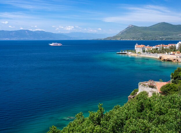 Bella località termale greca Loutra Edipsou sull'isola di Evia Eubea nel Mar Egeo in Grecia