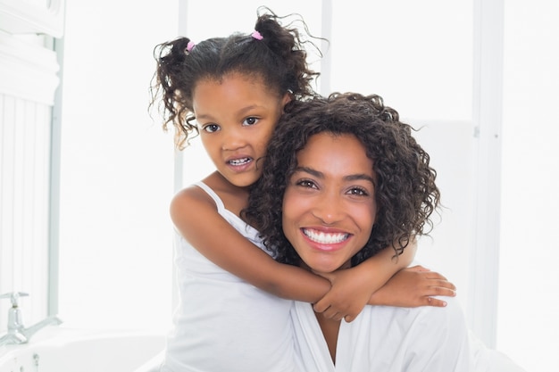 Bella madre con sua figlia