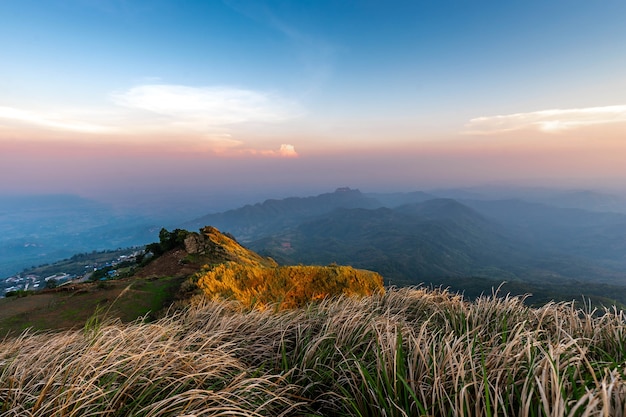 bella montagna di paesaggio tramonto Thailandia