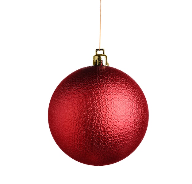 Bella palla di Natale rossa isolata su bianco