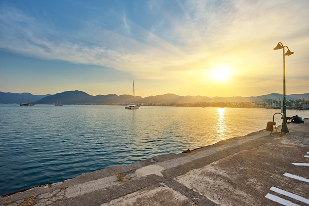 Bella passeggiata con palme a Marmaris