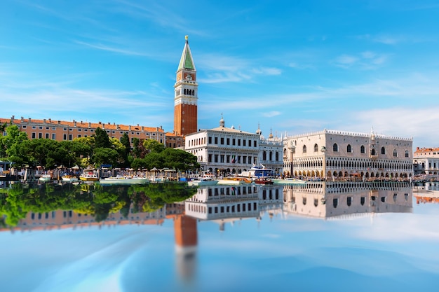 Bella Piazza San Marco con il Palazzo dei Dogi e il Campanile, Venezia