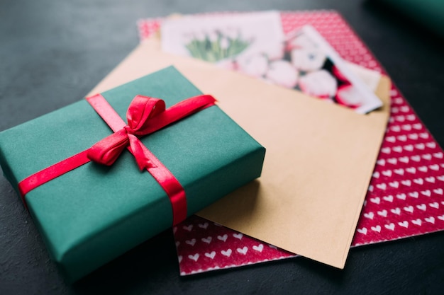 Bella primavera regalo per la festa della mamma su sfondo scuro Degna ricompensa per essere un concetto di mamma