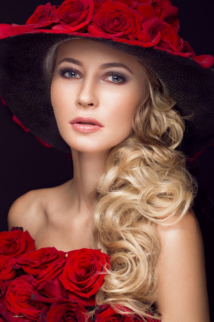 Foto bella ragazza bionda con il trucco