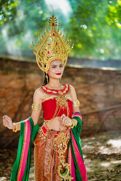 Bella ragazza con il costume apsara dal concetto della Cambogia, Identi