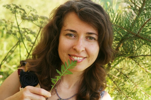 Bella ragazza con il sorriso