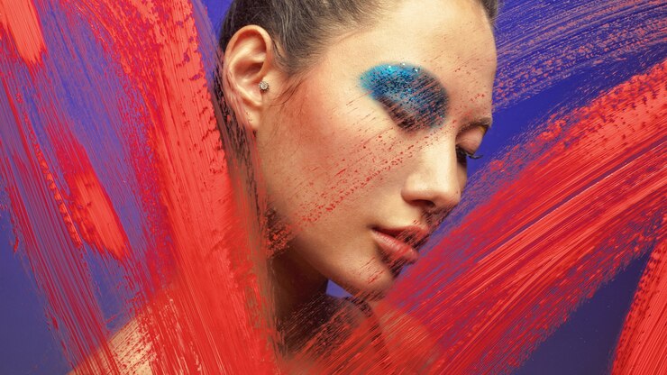 Bella ragazza con trucco colorato