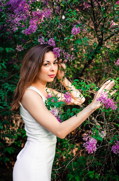 bella ragazza nel parco