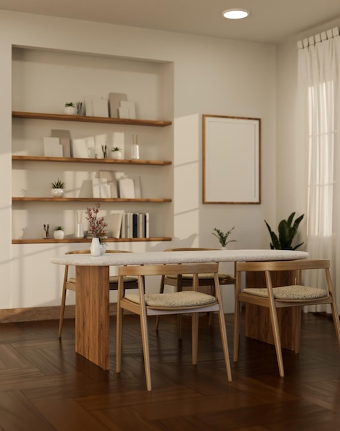 Bella sala da pranzo scandinava con tavolo da pranzo minimale in legno, mensole integrate con decorazioni