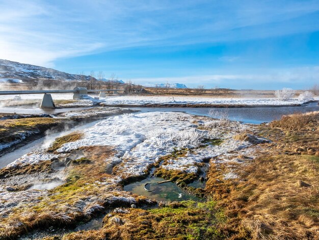 Bella scena intorno all'energia termica sotterranea di Deildartunguhver per molte città in Islanda