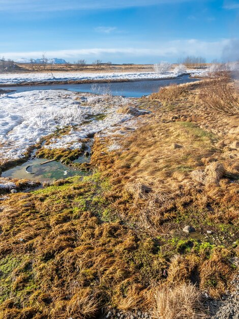 Bella scena intorno all'energia termica sotterranea di Deildartunguhver per molte città in Islanda