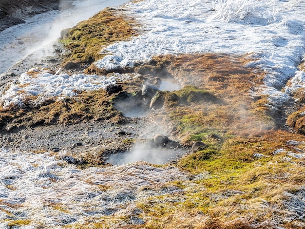 Bella scena intorno all'energia termica sotterranea di Deildartunguhver per molte città in Islanda