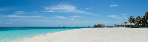 Bella spiaggia dell'isola alle Maldive.