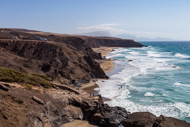 bella spiaggia sabbiosa e scappe rocciose conosciute come Viejo Rey e situate sulla costa sud-occidentale di