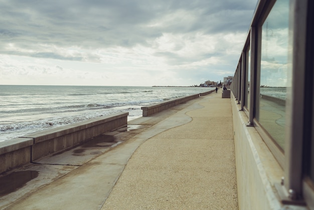 Bella spiaggia vista sul mare di Cipro.