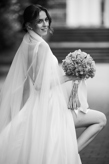 Bella sposa ritratto in bianco e nero