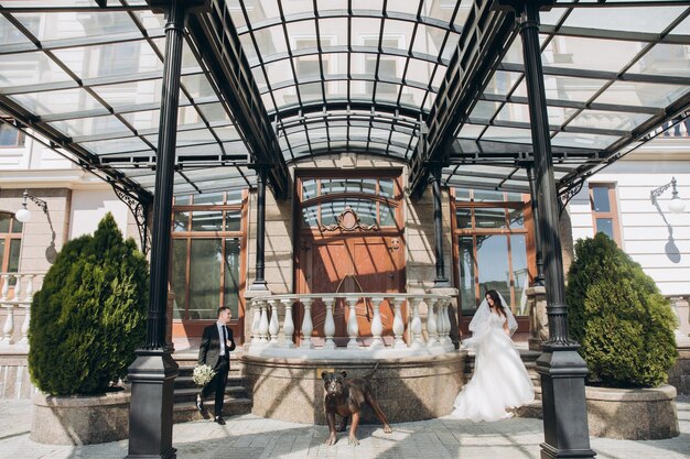 Bella sposa sorridente. Ritratto di matrimonio.