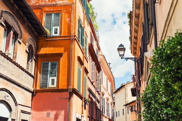 Bella strada a Roma, Italia.