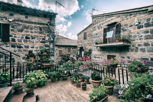 Bella strada italiana della città vecchia in Italia.