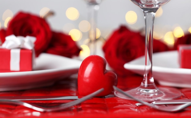 Bella tavola romantica per San Valentino