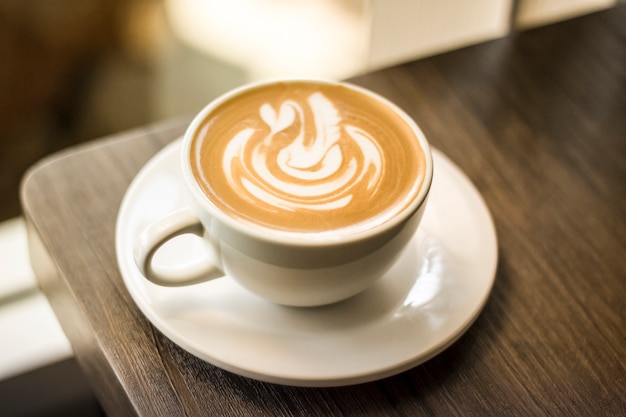 bella tazza di caffè nella caffetteria