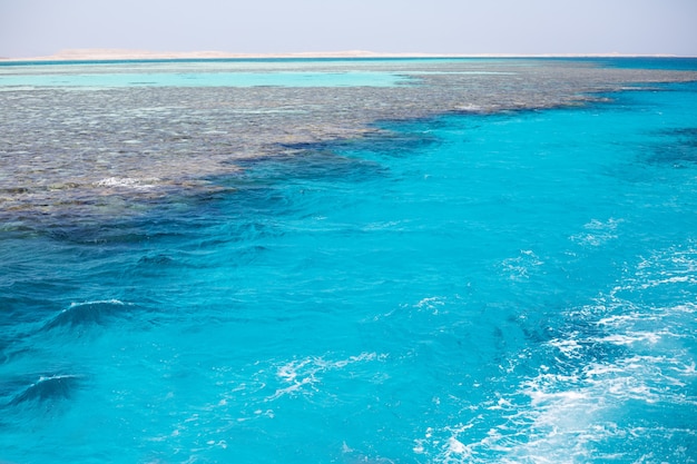 Bella trama e sfondo del mare blu