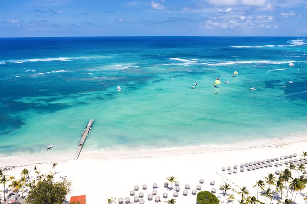 Bella veduta aerea della spiaggia