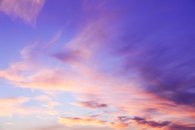 Bella vista del cielo nuvoloso