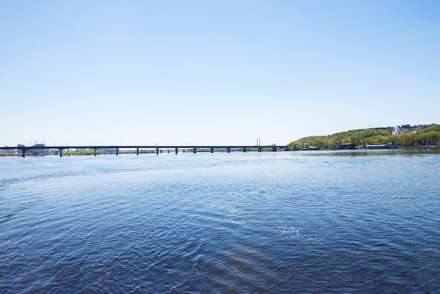 Bella vista del ponte dal fiume Dnieper