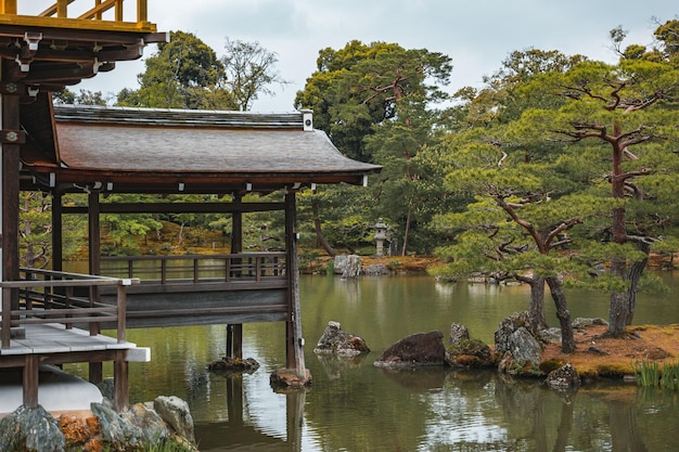 Bella vista della casa da tè Kinkaku-ji a Kyoto, in Giappone