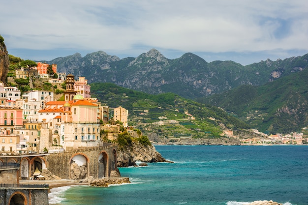 Bella vista della città di Atrani, Italia