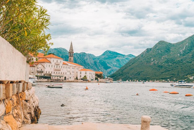 Bella vista della città di Perast in Montenegro