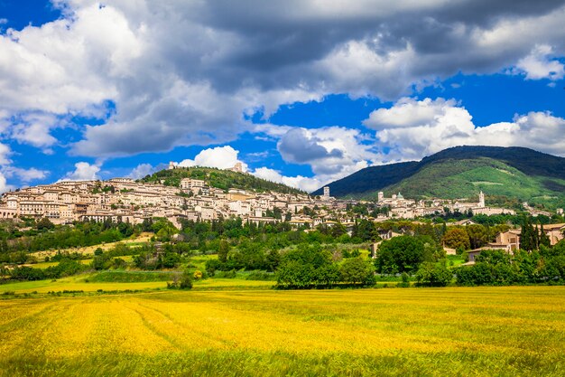 Bella vista della medievale Assisi, Umbria